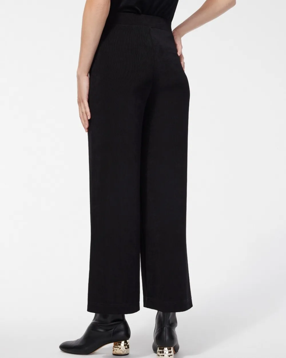 Fashion Travelers Classic Cropped Pants Pants